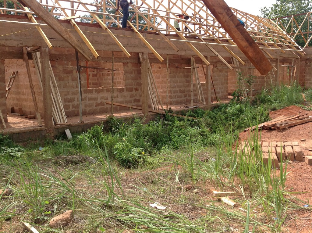 Foto: Dachkonstruktion an der Grundschule Umulokpa, Nigeria, Mai 2013